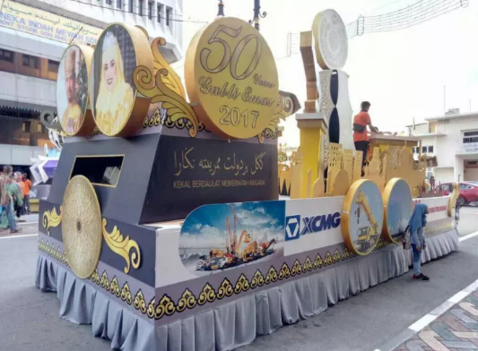 Vídeo maravilhoso | Característico carro de flores de XCMG apareceu na celebração do quinquagésimo aniversário do reinado do rei, ganhou o louvor do povo de Brunei!