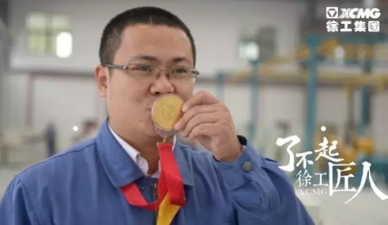 【Artesão da XCMG】Jiang Wei: um “Treinador de ouro”que nasceu na década de 1980