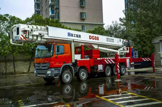 88 metros! 27 andares! A primeira venda doméstica do Caminhão de bombeiros de plataforma alta DG88 da XCMG.