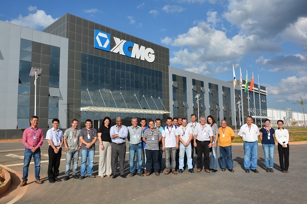 Escola Técnica SENAI da Cidade de Pouso Alegre do Estado de Minas Gerais do Brasil Visitou a Base de Fabricação XCMG