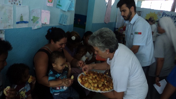 Pequeno Almoço de Amor, Aquecendo as Crianças de Rua no Brasil