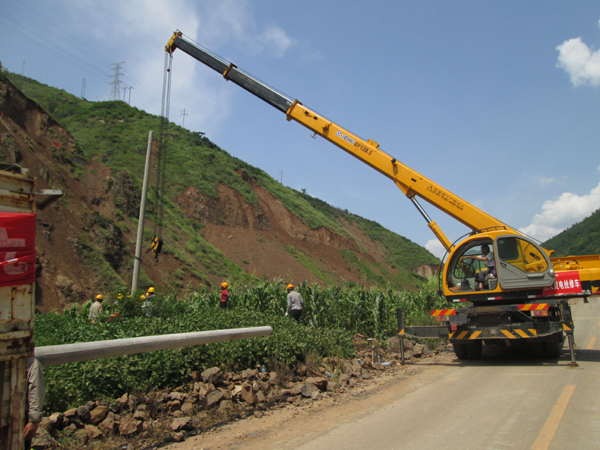 Guindaste da XCMG completa primeira tarefa de reparo de circuito elétrico na área de desastre