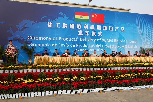 Soberbamente realizada a cerimônia de entrega dos 197 produtos da XCMG-Bolívia projeto